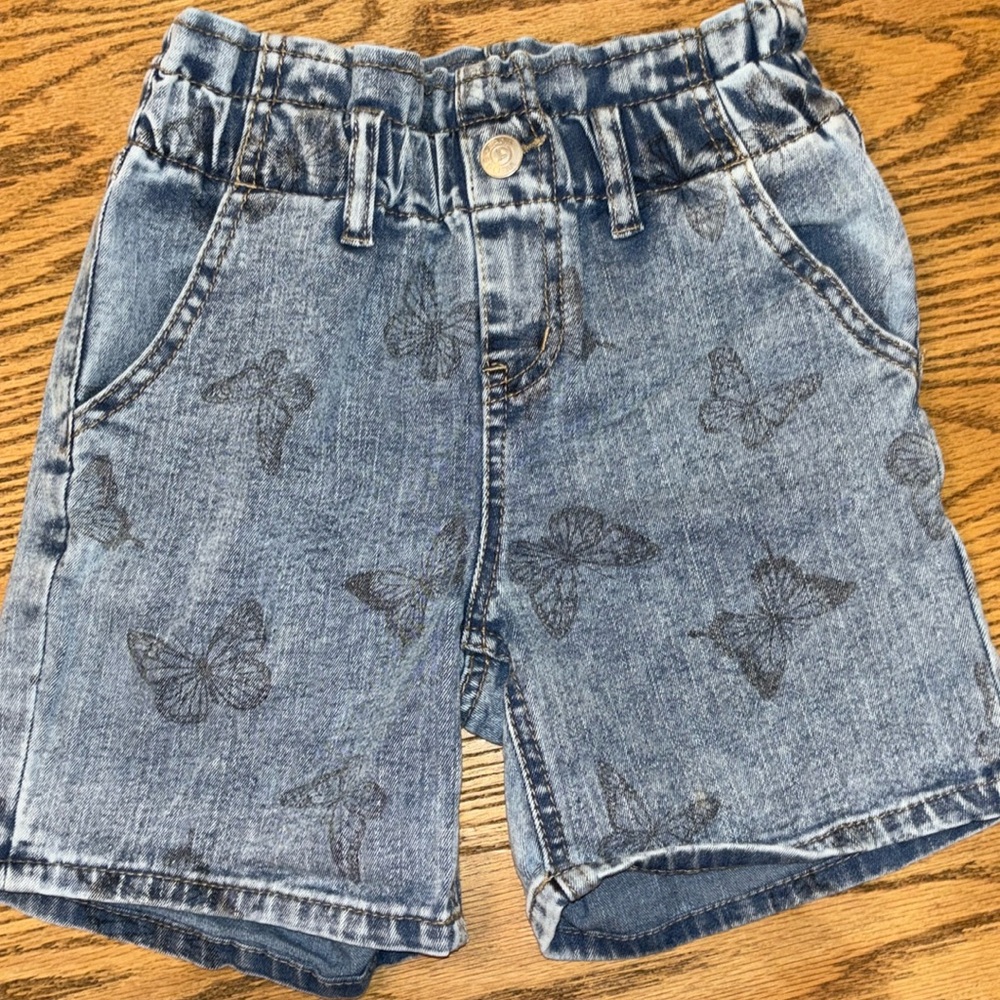 Shorts - Picture 1 of 2